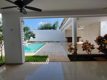 VENTA RESIDENCIA EN PRIVADA PORTO ALEGRE DE 4 RECAMARAS, CERCA PLAZA LA ISLA, MERIDA, YUCATAN