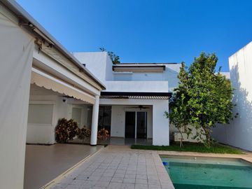 VENTA RESIDENCIA EN PRIVADA PORTO ALEGRE DE 4 RECAMARAS, CERCA PLAZA LA ISLA, MERIDA, YUCATAN
