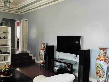 CORNER RESIDENTIAL HOUSE AND LOT FOR SALE