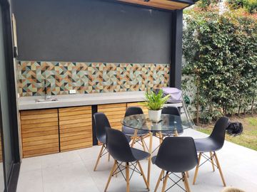 VENDO EXCELENTE CASA MODERNA EN LA VIÑA TUMBACO 420 METROS DE CONSTRUCCION