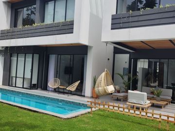 VENDO EXCELENTE CASA MODERNA EN LA VIÑA TUMBACO 420 METROS DE CONSTRUCCION