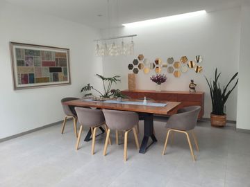 VENDO EXCELENTE CASA MODERNA EN LA VIÑA TUMBACO 420 METROS DE CONSTRUCCION