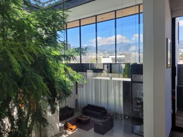 VENDO EXCELENTE CASA MODERNA EN LA VIÑA TUMBACO 420 METROS DE CONSTRUCCION
