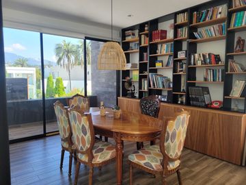 VENDO EXCELENTE CASA MODERNA EN LA VIÑA TUMBACO 420 METROS DE CONSTRUCCION