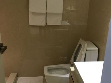 Fully Furnished Junior One Bedroom Unit at One Shangri-La Place For SALE and For RENT
