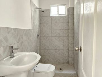 Venta de casa cuatro dormtorios  en manantial etapa de casaLaguna- Vial 1