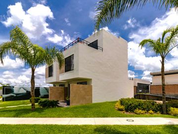 CASA CON ALBERCA CERCA DE CUERNAVACA EN VENTA