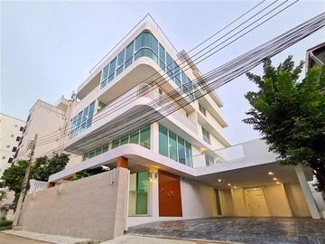 For Sale 5 bedrooms PORTICO Sukhumvit 77