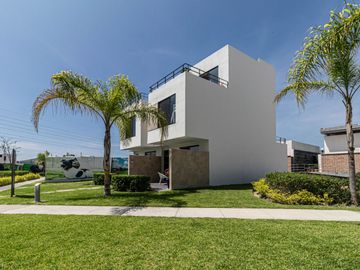 CASA EN VENTA AL SUR DE CUERNAVACA CON 3 RECAMARAS Y ALBERCA