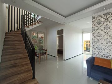 Rumah Villa + Kolam Renang Luas 298 di Kusuma Hill Batu Malang