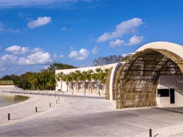 Condo con 2 terrazas, cuarto de servicio, alacena oculta, vista al campo de golf, en venta, Corasol Playa del Carmen.