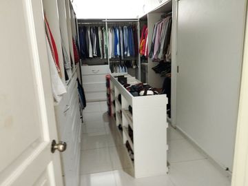Elegante residencia en la zona más tranquila de La Planicie, excelente oferta