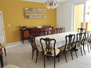 Elegante residencia en la zona más tranquila de La Planicie, excelente oferta