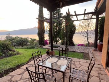 CASA EN UCAZANAZTACUA LAGO DE PATZCUARO, MUY CERCA DE LA HACIENDA