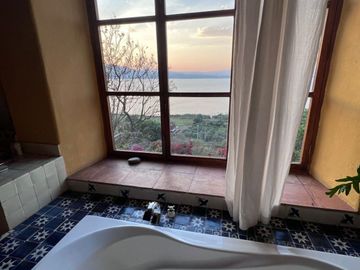 CASA EN UCAZANAZTACUA LAGO DE PATZCUARO, MUY CERCA DE LA HACIENDA