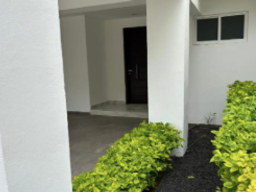 CASA A ESTRENAR EN SIERRA NOGAL CON LINDOS ACABADOS
