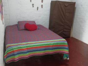 ANDALUCIA, SE VENDE CASA DE UN PISO CON PATIO AMPLIO