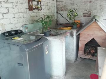 ANDALUCIA, SE VENDE CASA DE UN PISO CON PATIO AMPLIO