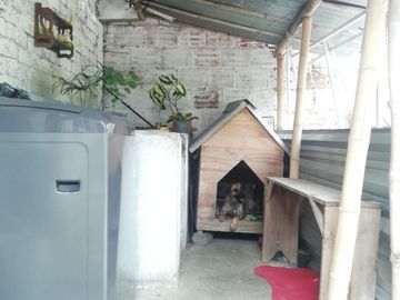 ANDALUCIA, SE VENDE CASA DE UN PISO CON PATIO AMPLIO