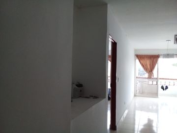VENDO CASA 3 PLANTAS INDEPENDIENTES CON APARTAMENTOS, EL  TRONCAL CALI
