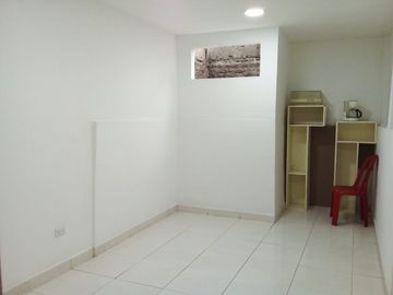 VENDO CASA 3 PLANTAS INDEPENDIENTES CON APARTAMENTOS, EL  TRONCAL CALI