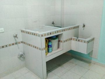 VENDO CASA 3 PLANTAS INDEPENDIENTES CON APARTAMENTOS, EL  TRONCAL CALI