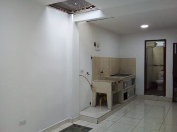 VENDO CASA 3 PLANTAS INDEPENDIENTES CON APARTAMENTOS, EL  TRONCAL CALI