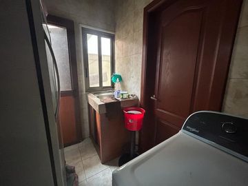 VENTA DE CASA MUY AMPLIA EN VÍA A SAMBORONDÓN