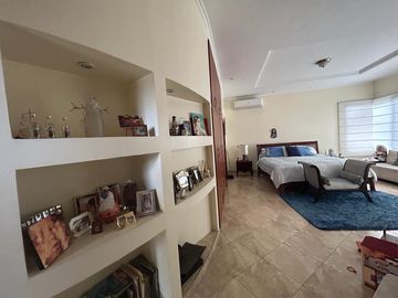 VENTA DE CASA MUY AMPLIA EN VÍA A SAMBORONDÓN
