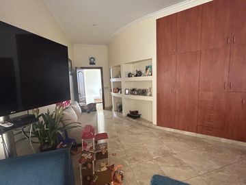 VENTA DE CASA MUY AMPLIA EN VÍA A SAMBORONDÓN