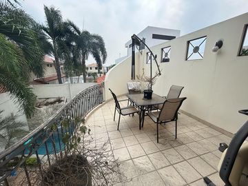 VENTA DE CASA MUY AMPLIA EN VÍA A SAMBORONDÓN