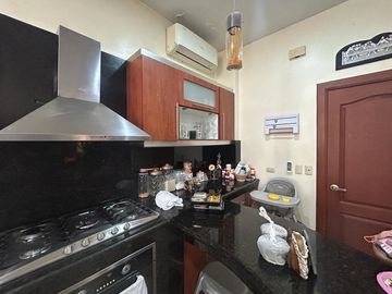 VENTA DE CASA MUY AMPLIA EN VÍA A SAMBORONDÓN