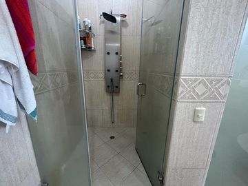 VENTA DE CASA MUY AMPLIA EN VÍA A SAMBORONDÓN