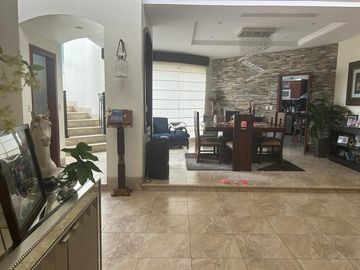 VENTA DE CASA MUY AMPLIA EN VÍA A SAMBORONDÓN