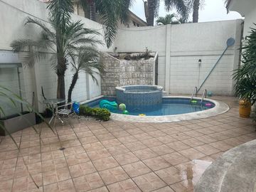 VENTA DE CASA MUY AMPLIA EN VÍA A SAMBORONDÓN