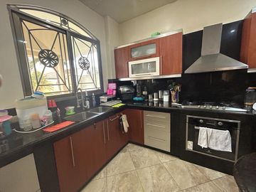 VENTA DE CASA MUY AMPLIA EN VÍA A SAMBORONDÓN