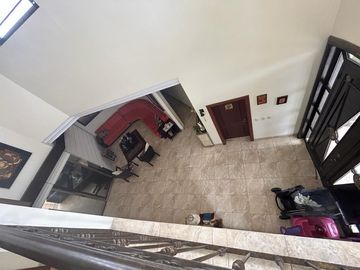 VENTA DE CASA MUY AMPLIA EN VÍA A SAMBORONDÓN