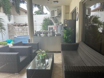 VENTA DE CASA MUY AMPLIA EN VÍA A SAMBORONDÓN