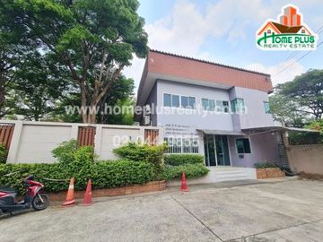 บ้านริมน้ำ 2 ชั้นพร้อมที่ดิน ถนนสวนผัก เขตตลิ่งชัน