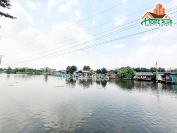 บ้านริมน้ำ 2 ชั้นพร้อมที่ดิน ถนนสวนผัก เขตตลิ่งชัน