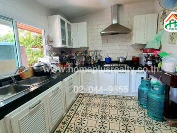 บ้านริมน้ำ 2 ชั้นพร้อมที่ดิน ถนนสวนผัก เขตตลิ่งชัน