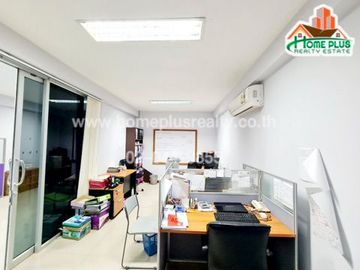 บ้านริมน้ำ 2 ชั้นพร้อมที่ดิน ถนนสวนผัก เขตตลิ่งชัน