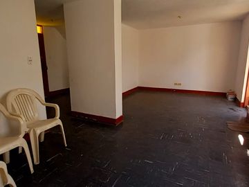 SAN MIGUEL - REMATO CASA 2 PISOS POR REMODELAR