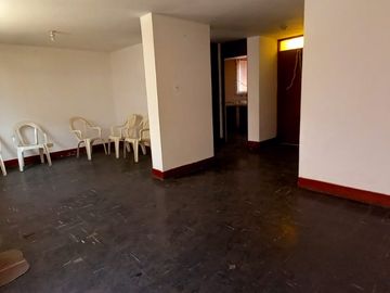 SAN MIGUEL - REMATO CASA 2 PISOS POR REMODELAR