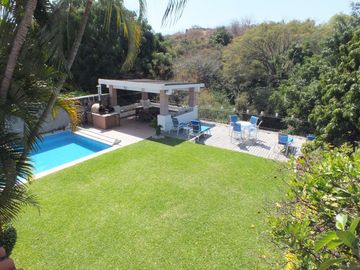EXCELENTE CASA PRIVADA CON HERMOSA VISTA EN VENTA Y RENTA.