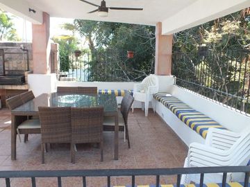 EXCELENTE CASA PRIVADA CON HERMOSA VISTA EN VENTA Y RENTA.