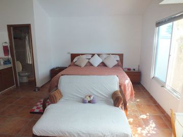 EXCELENTE CASA PRIVADA CON HERMOSA VISTA EN VENTA Y RENTA.