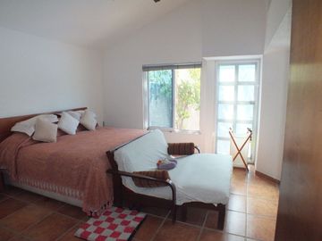 EXCELENTE CASA PRIVADA CON HERMOSA VISTA EN VENTA Y RENTA.