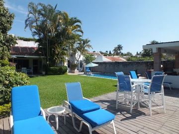EXCELENTE CASA PRIVADA CON HERMOSA VISTA EN VENTA Y RENTA.