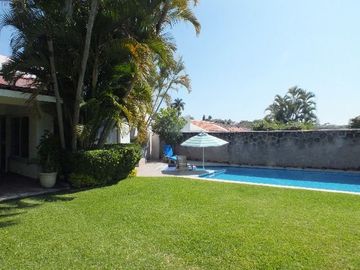 EXCELENTE CASA PRIVADA CON HERMOSA VISTA EN VENTA Y RENTA.